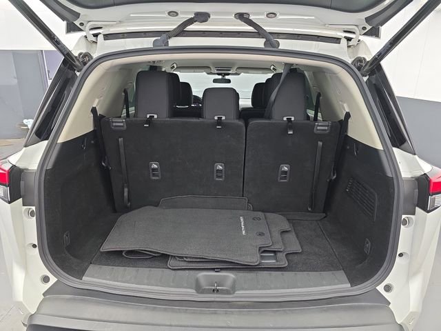 Used 2025 Nissan Pathfinder SV image 43