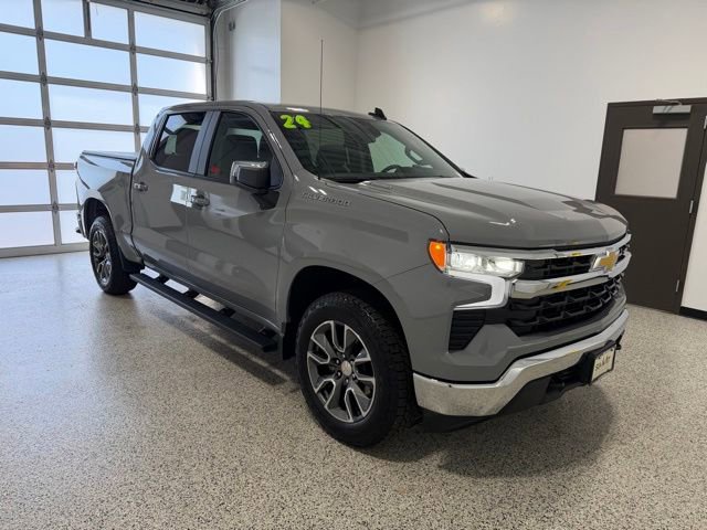 Used 2024 Chevrolet Silverado 1500 LT AWD/4WD image 2