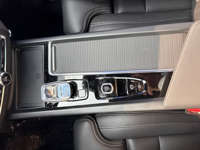 Certified 2026 Volvo XC60 T8 Ultra w/ Climate Package AWD/4WD image 21