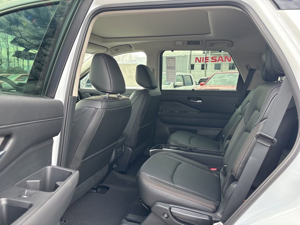 New 2026 Nissan Pathfinder SL w/ SL Premium Package image 15