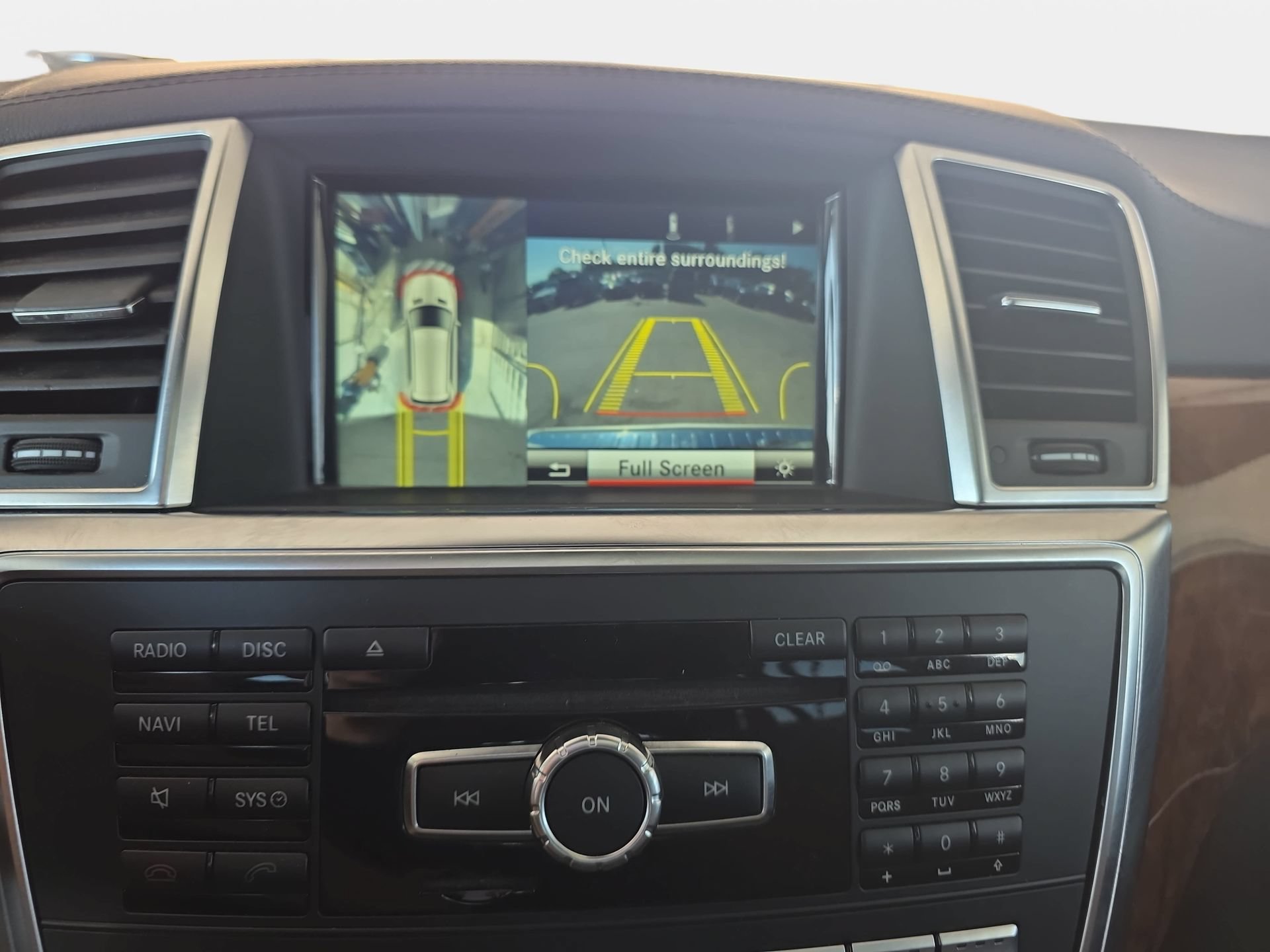 Used 2015 Mercedes-Benz GL 550 4MATIC image 23