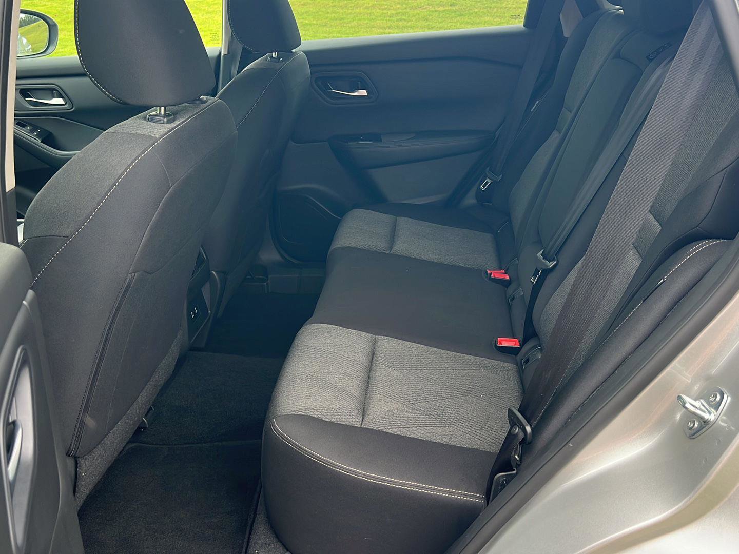 Used 2024 Nissan Rogue SV image 11