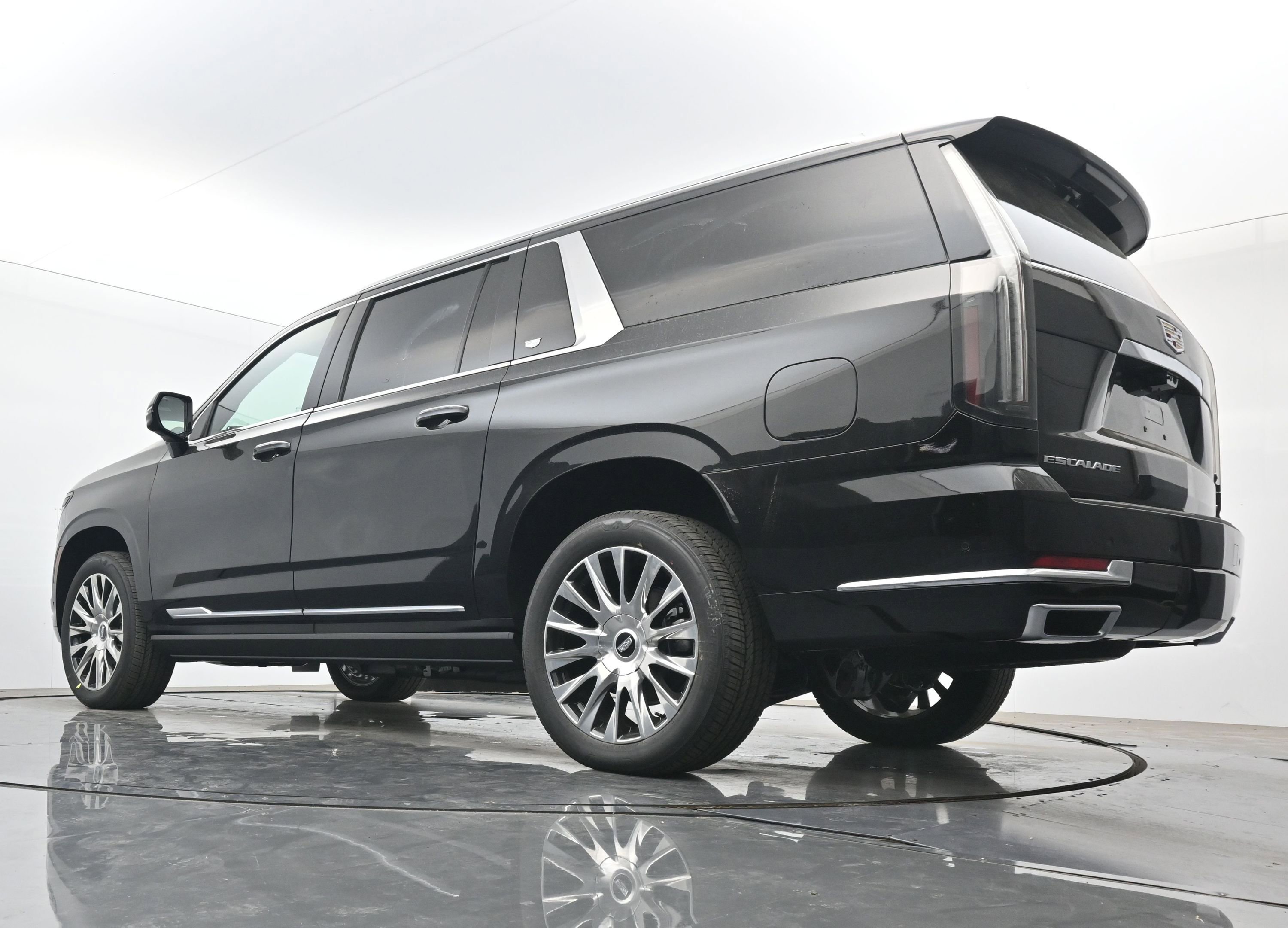 New 2026 Cadillac Escalade ESV Platinum Luxury AWD/4WD image 17
