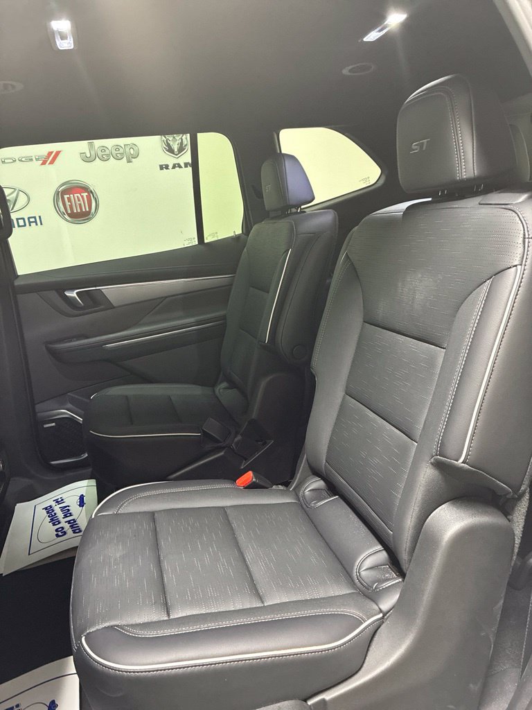 Used 2026 Buick Enclave Sport Touring AWD/4WD image 23