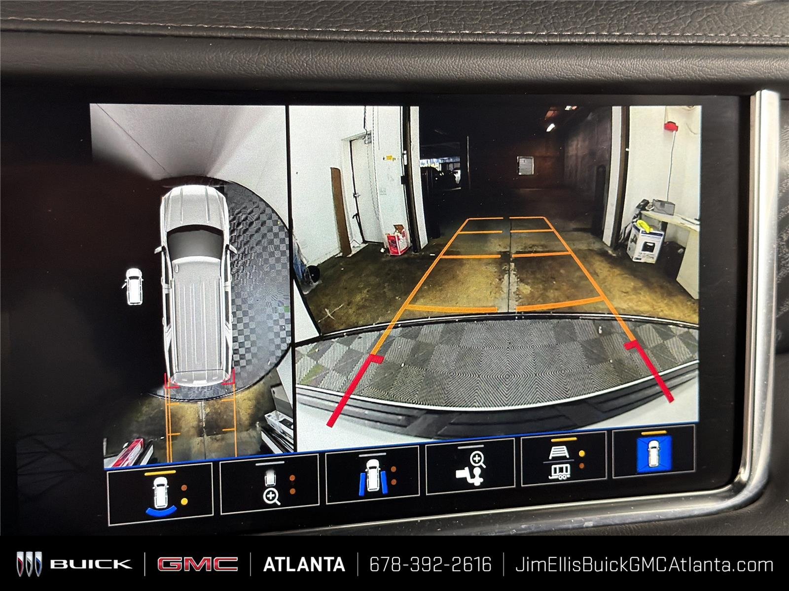 Used 2024 GMC Yukon XL Denali RWD image 30