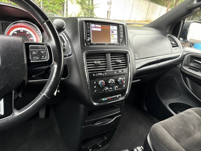 Used 2018 Dodge Grand Caravan SE FWD image 22