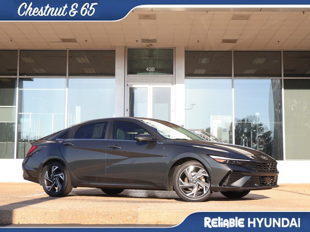 Certified 2024 Hyundai Elantra Limited FWD image 2
