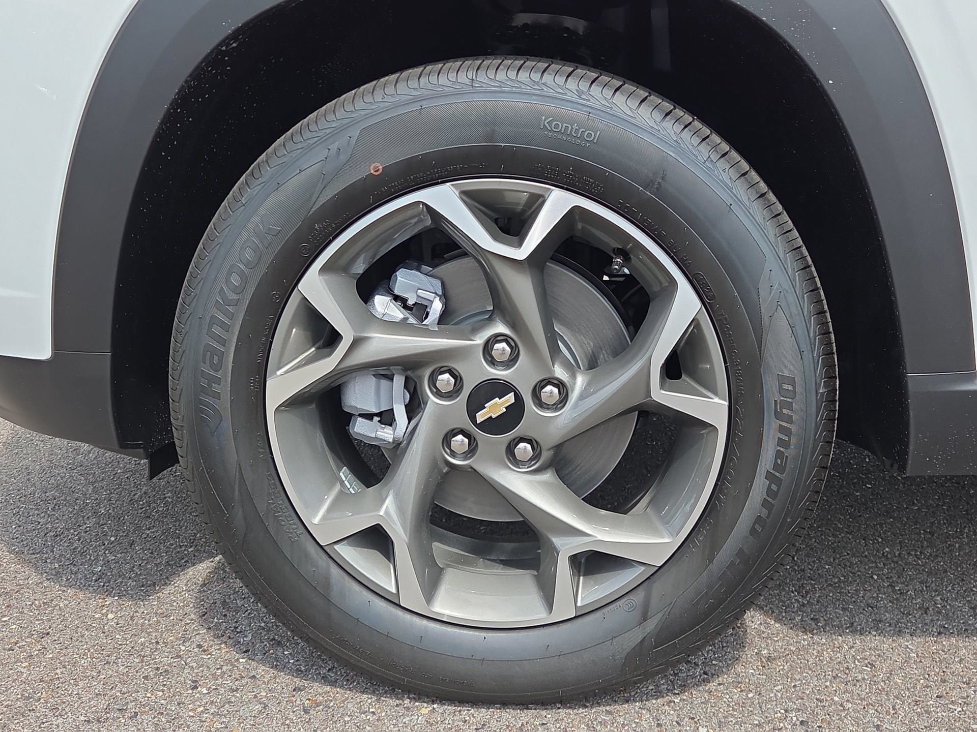 New 2026 Chevrolet Trax LT w/ Driver Confidence Package FWD image 9