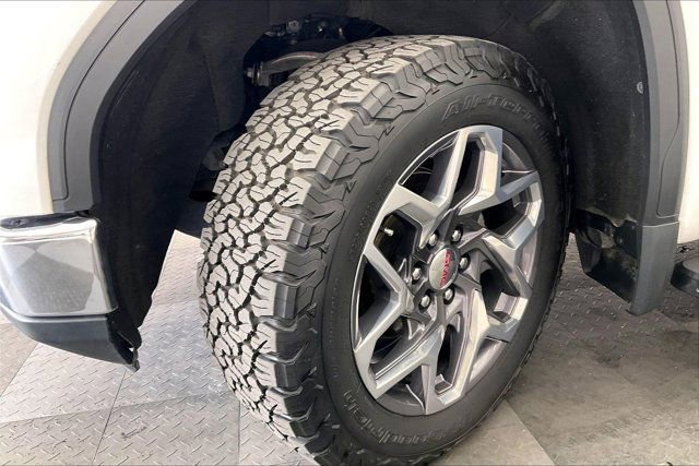 Used 2022 GMC Sierra 1500 SLT w/ SLT Premium Plus Package AWD/4WD image 32
