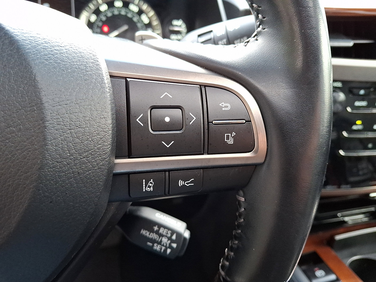 Certified 2020 Lexus LX 570 4WD w/ 3rd Row & Luxury Pkg image 23