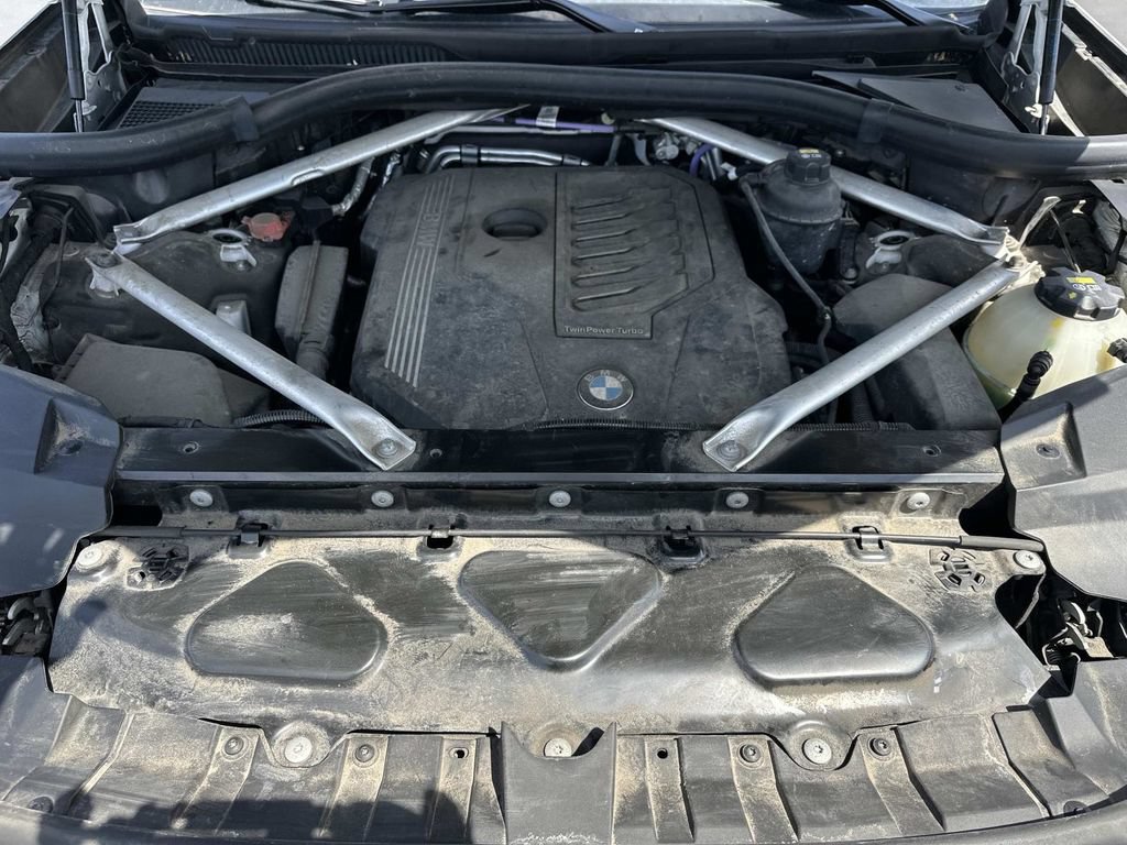 Used 2022 BMW X7 xDrive40i w/ Premium Package AWD/4WD image 11