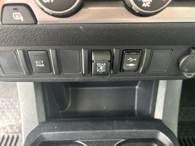 Used 2019 Toyota Tacoma SR5 AWD/4WD image 22