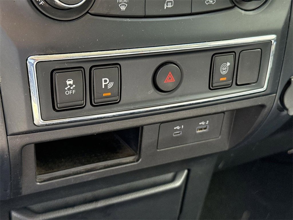 Used 2023 Nissan Titan SV image 33