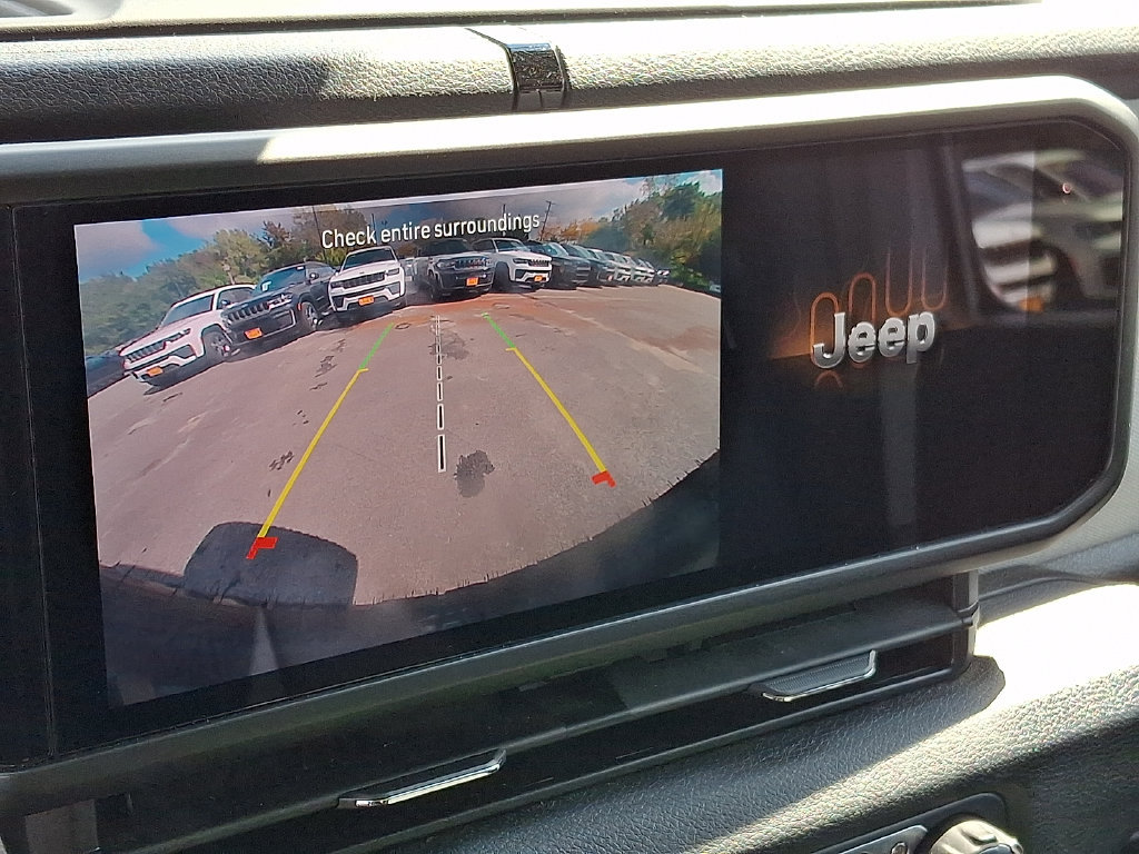 Certified 2025 Jeep Wrangler Sport AWD/4WD image 17