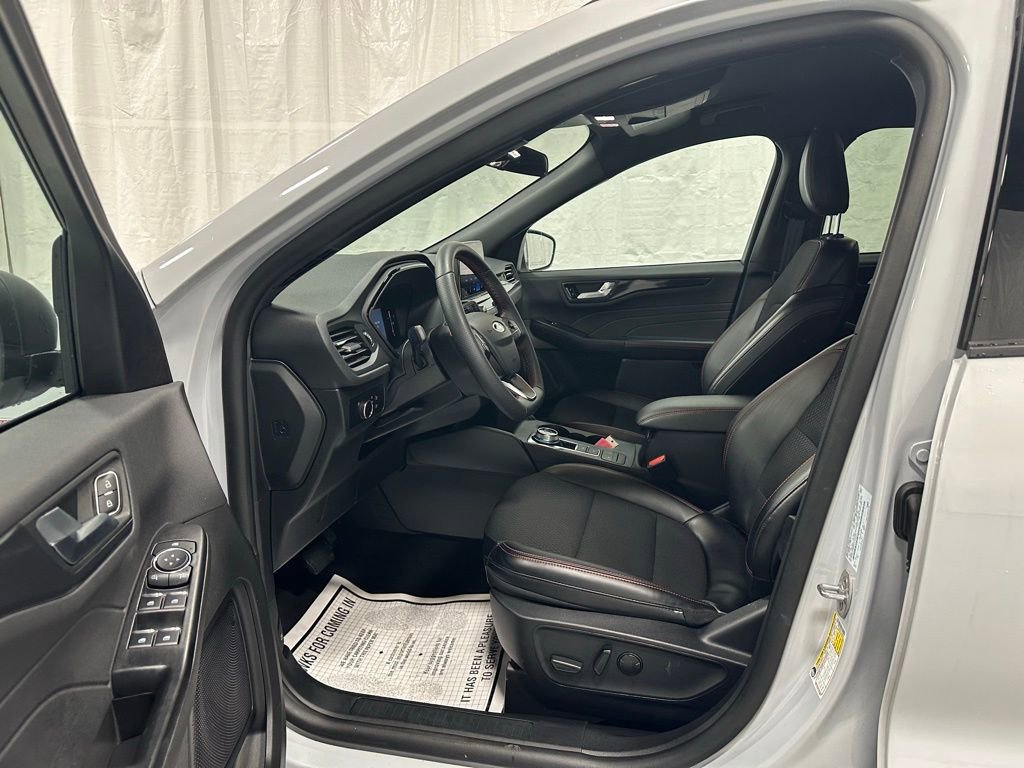 Used 2025 Ford Escape ST-Line AWD/4WD image 10