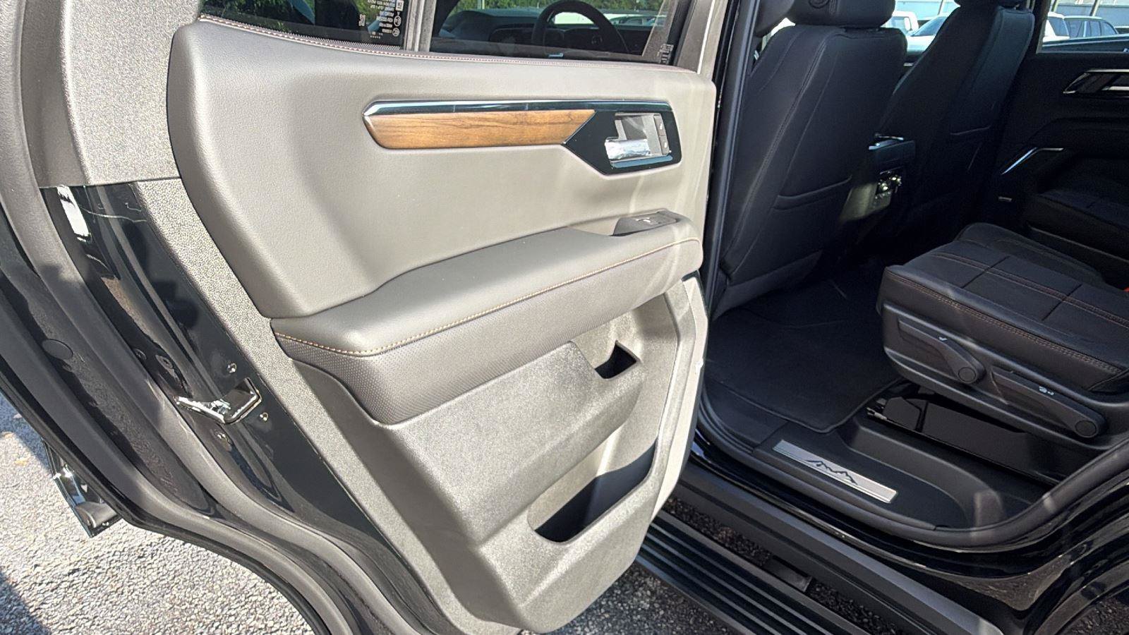 New 2026 Chevrolet Tahoe High Country AWD/4WD image 18