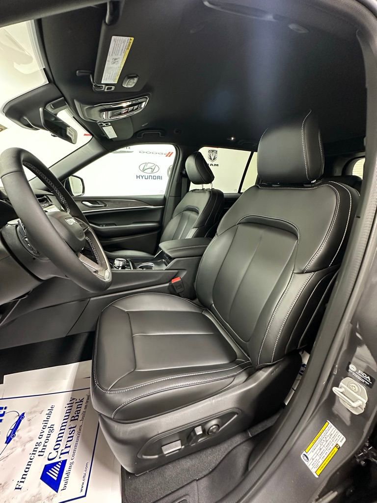 New 2025 Jeep Grand Cherokee Limited w/ Trailer Tow Package image 13