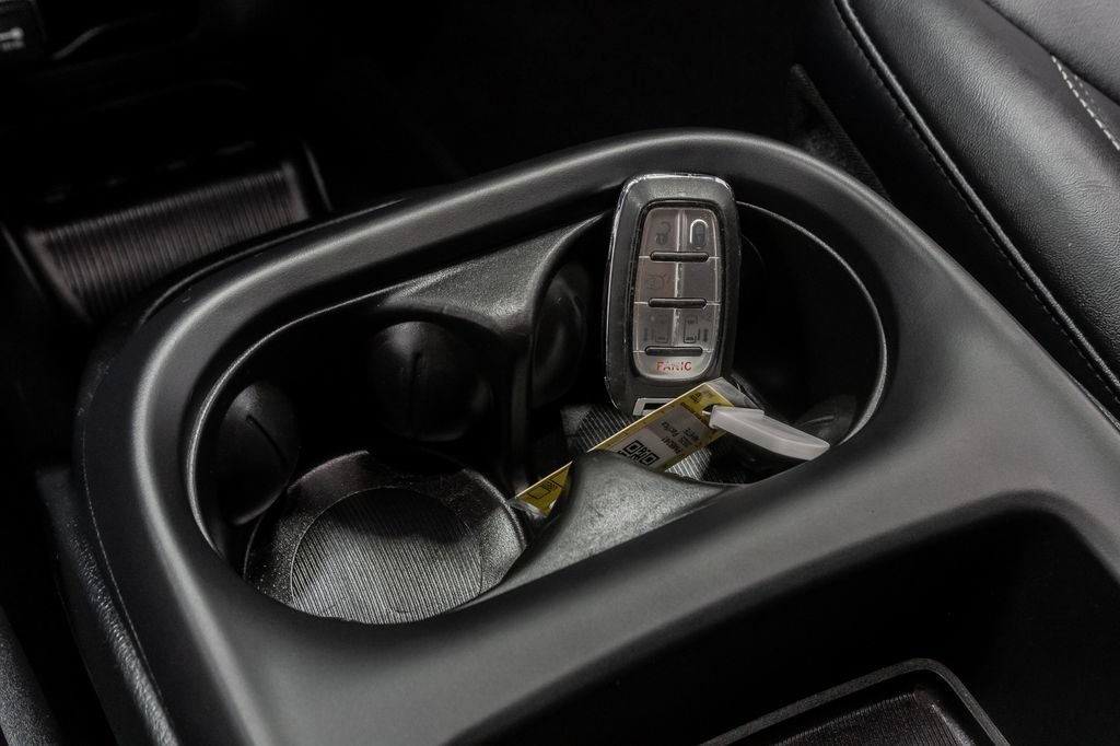 Used 2025 Chrysler Pacifica Select FWD image 21