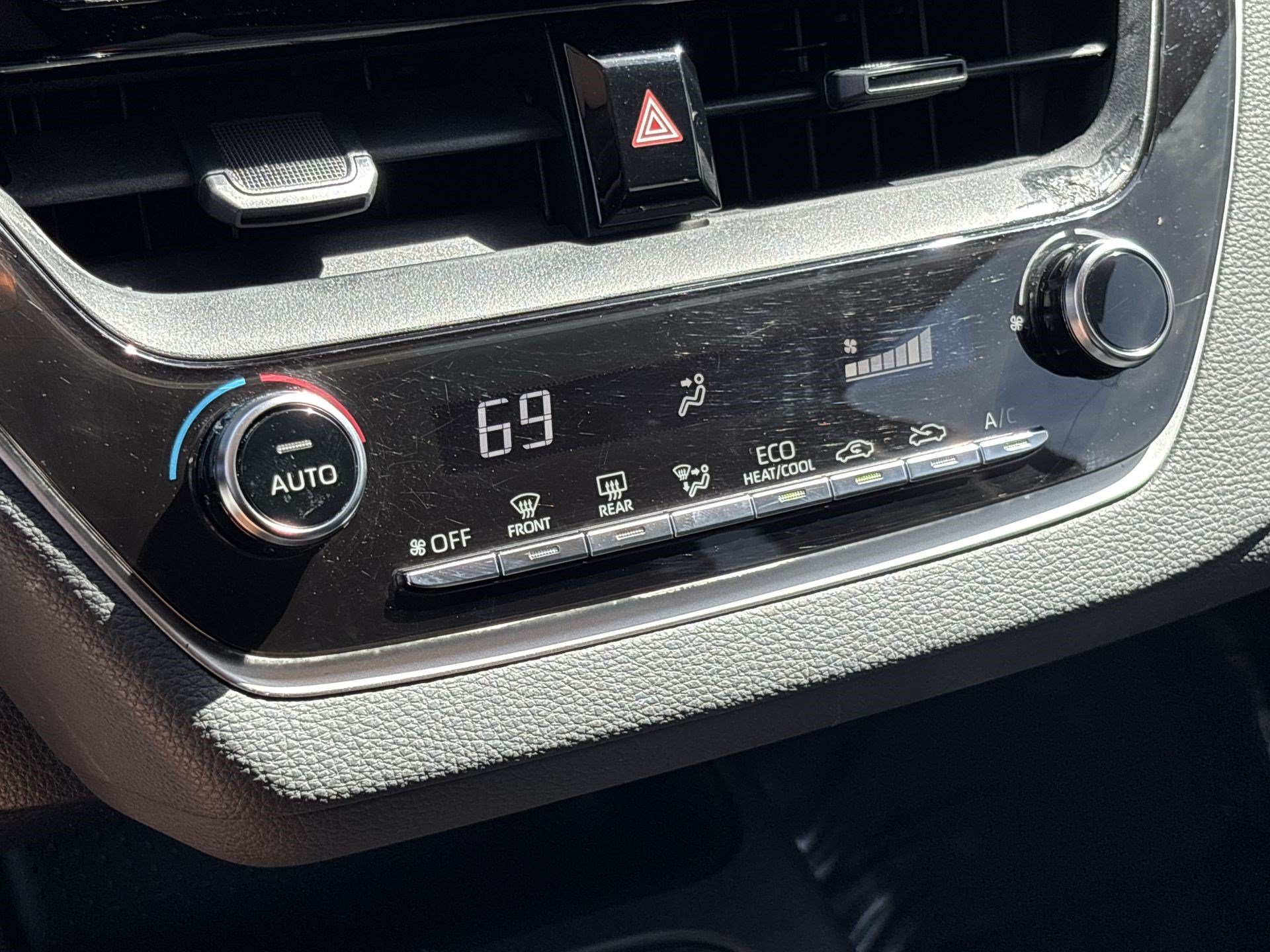 Used 2022 Toyota Corolla LE FWD image 16