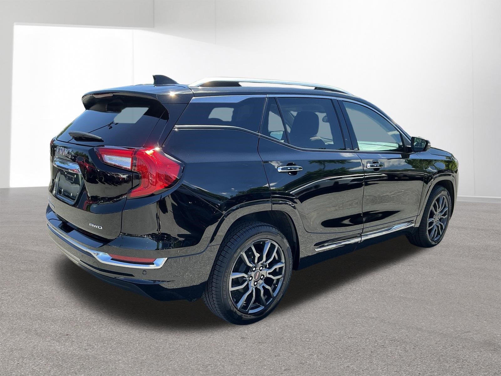 Used 2023 GMC Terrain Denali w/ Black Diamond Edition AWD/4WD image 3