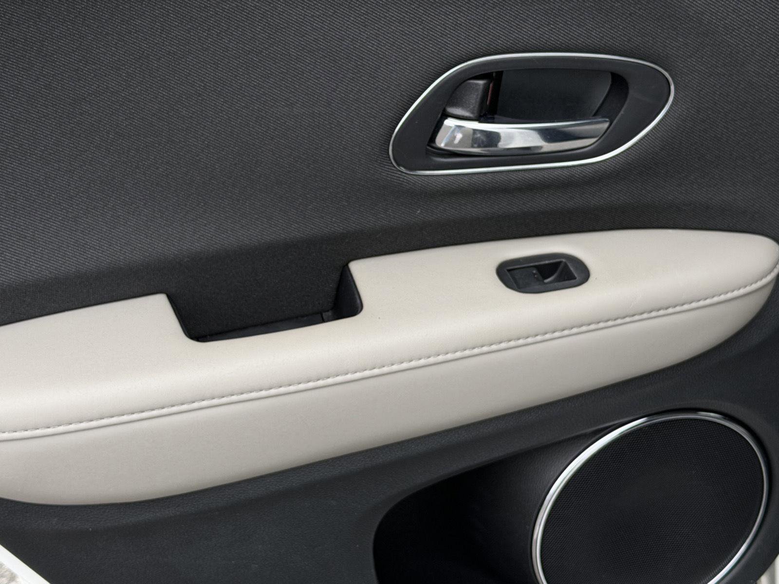 Used 2022 Honda HR-V EX image 9