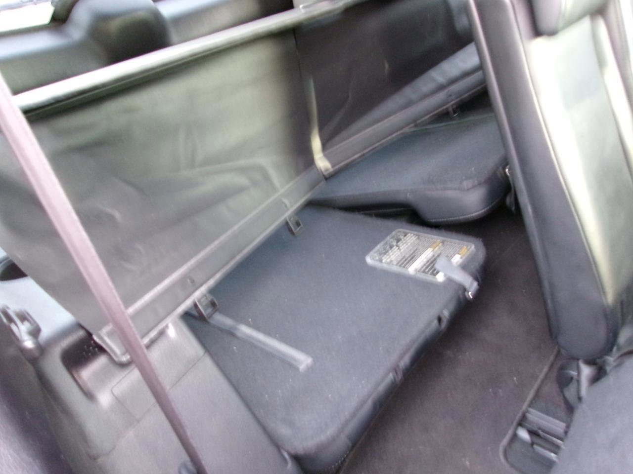 Used 2011 Toyota Highlander SE w/ Tow Pkg AWD/4WD image 7