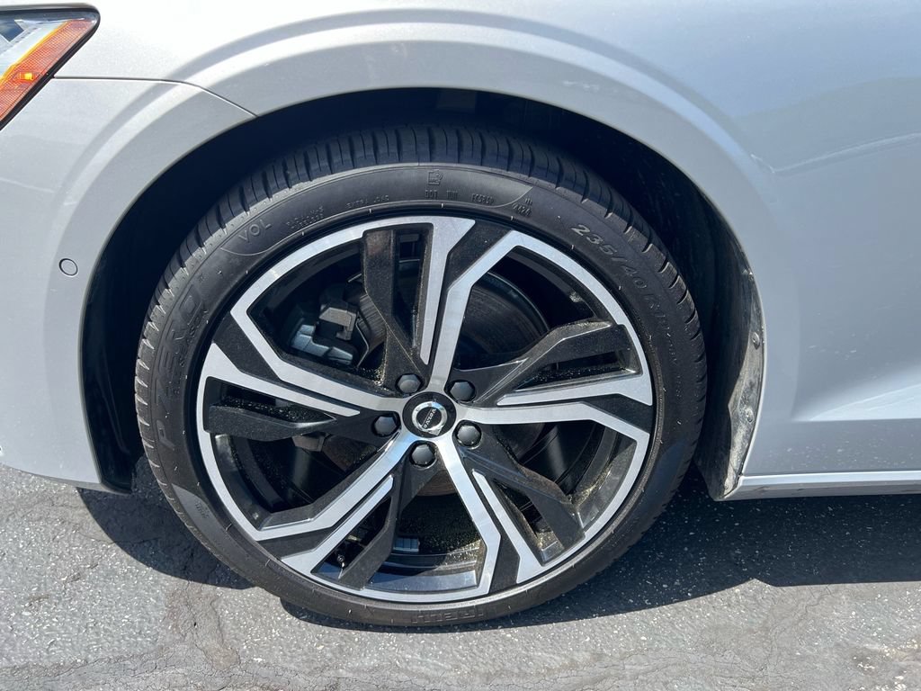 Certified 2025 Volvo S60 B5 Plus AWD/4WD image 9