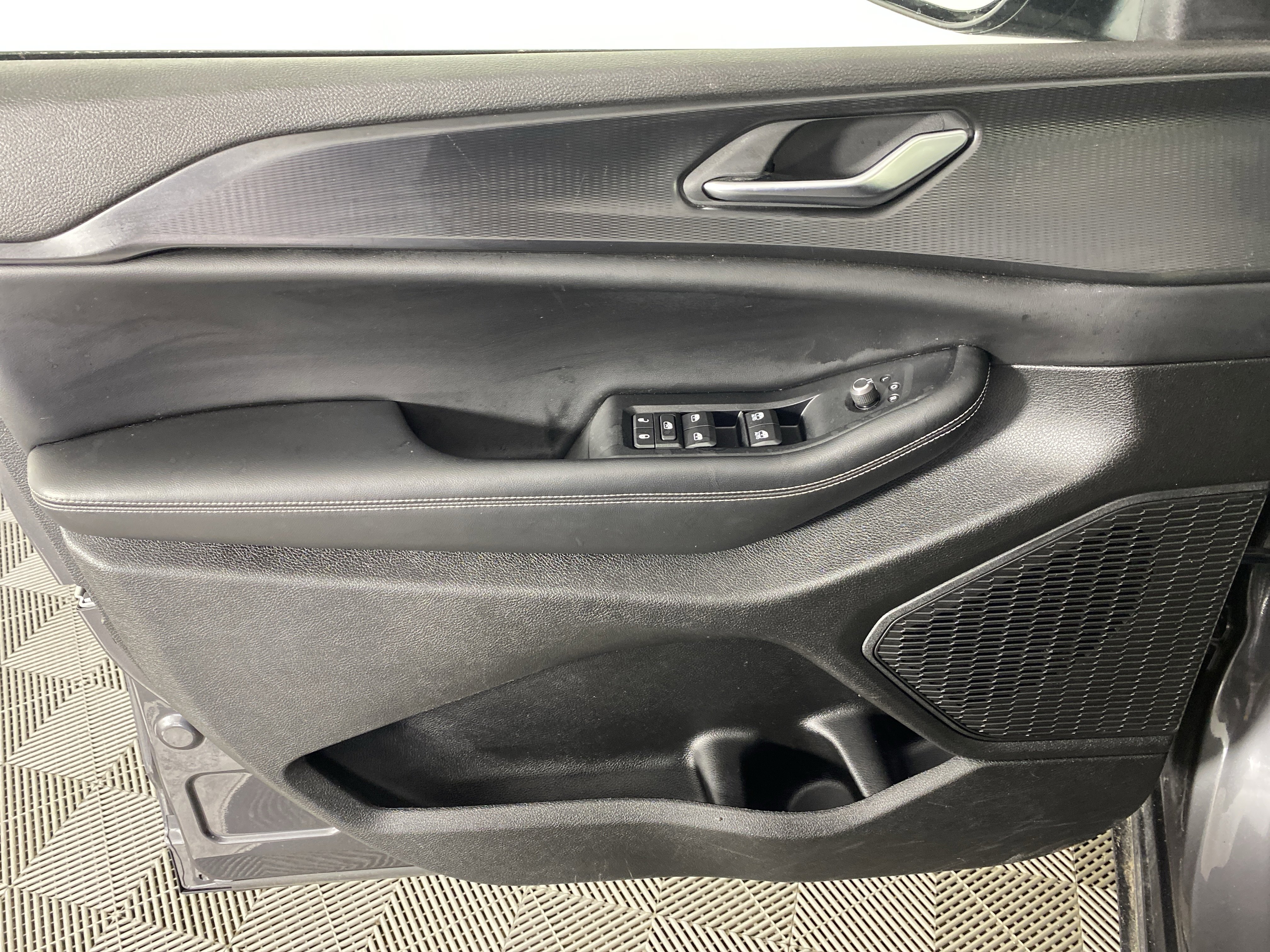 Used 2023 Jeep Grand Cherokee L Laredo image 13