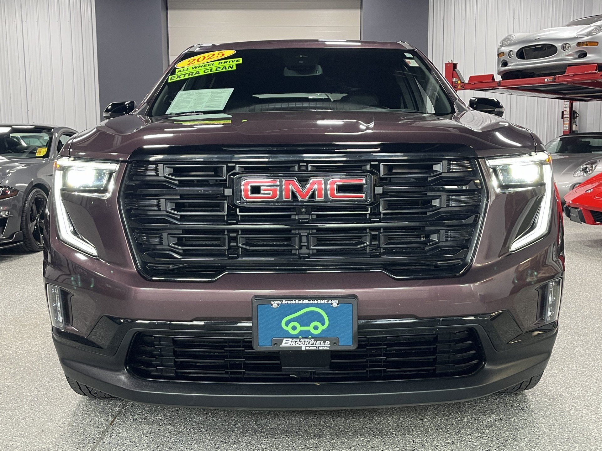Certified 2025 GMC Acadia Elevation w/ Elevation Premium Package AWD/4WD image 6
