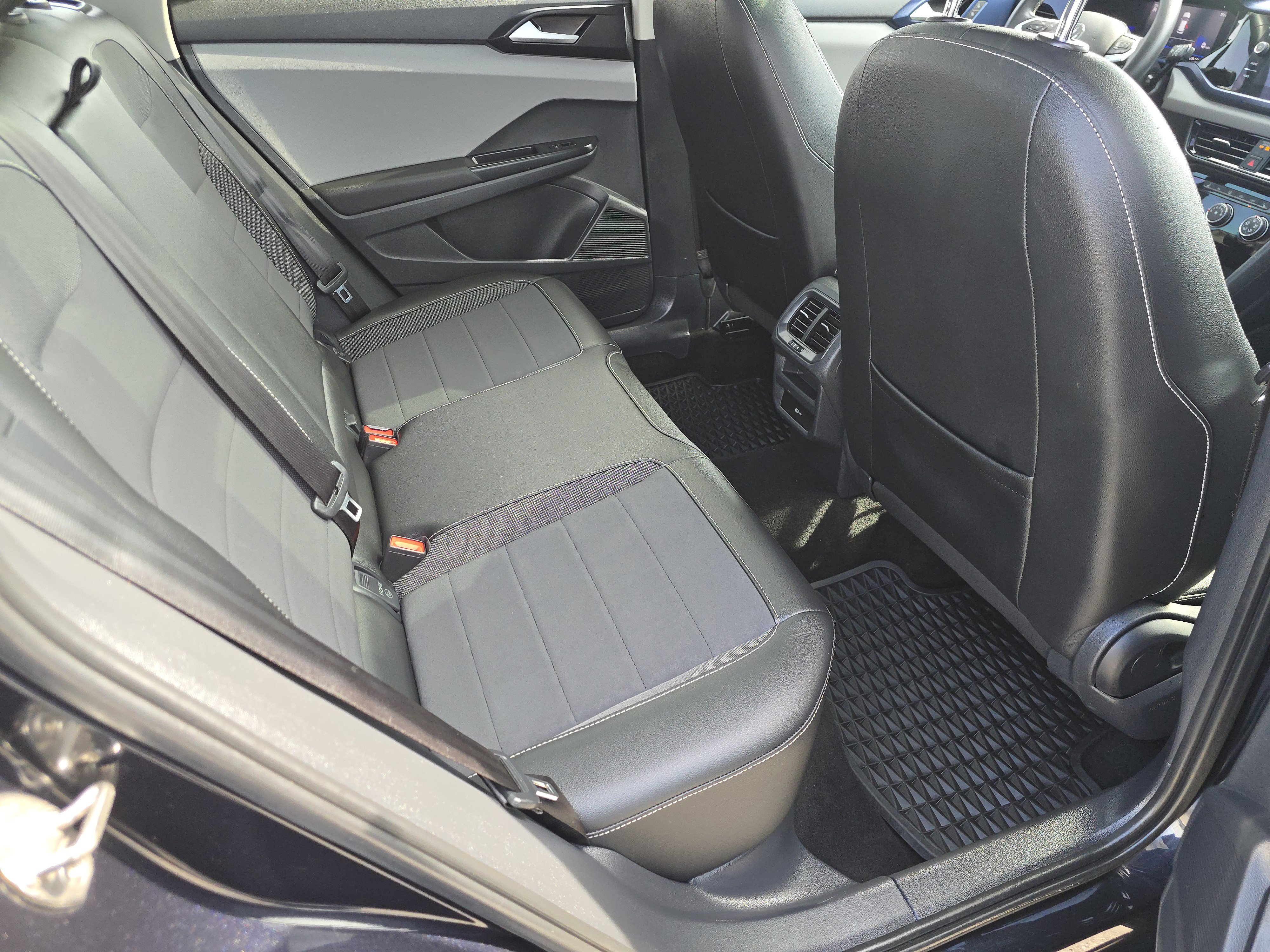 Certified 2023 Volkswagen Taos SE w/ Panoramic Sunroof Package image 18
