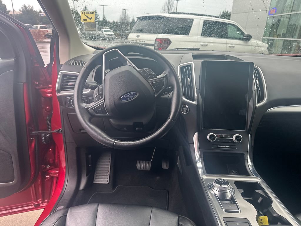 Used 2022 Ford Edge Titanium image 12