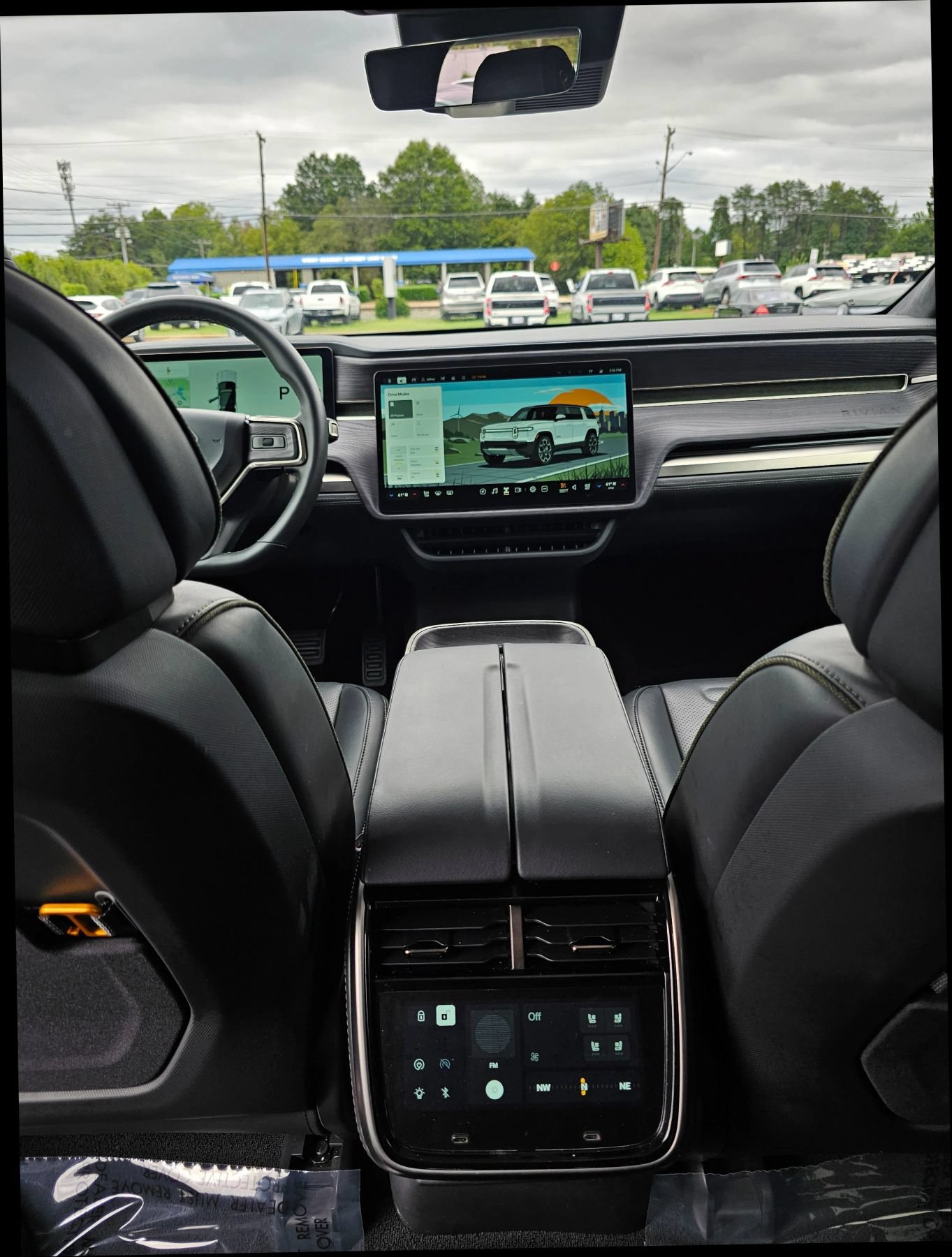 Used 2025 Rivian R1S Adventure Dual AWD/4WD image 18