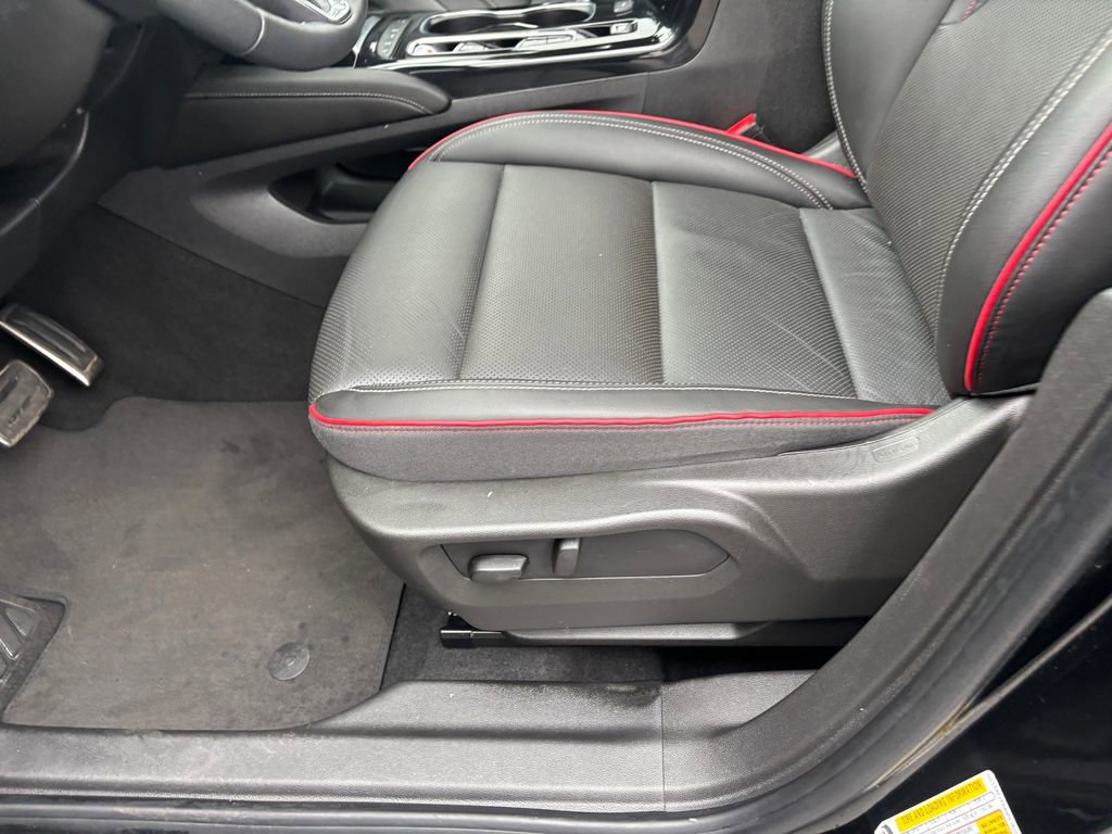 Certified 2023 Buick Envision Essence w/ Sport Touring Package image 28