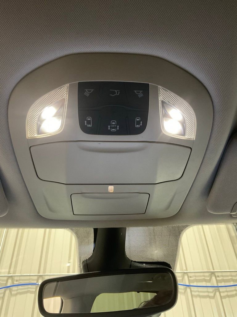 Used 2024 Chrysler Pacifica Touring-L image 22
