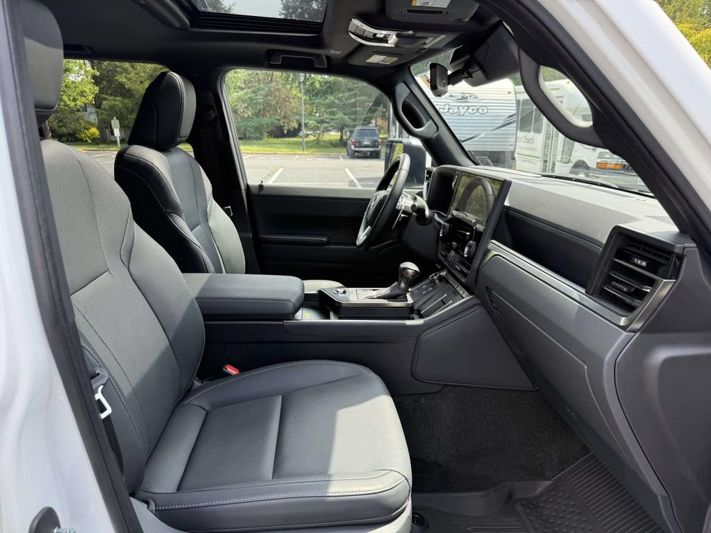 Used 2024 Lexus GX 550 w/ Accessory Package (2T) AWD/4WD image 17