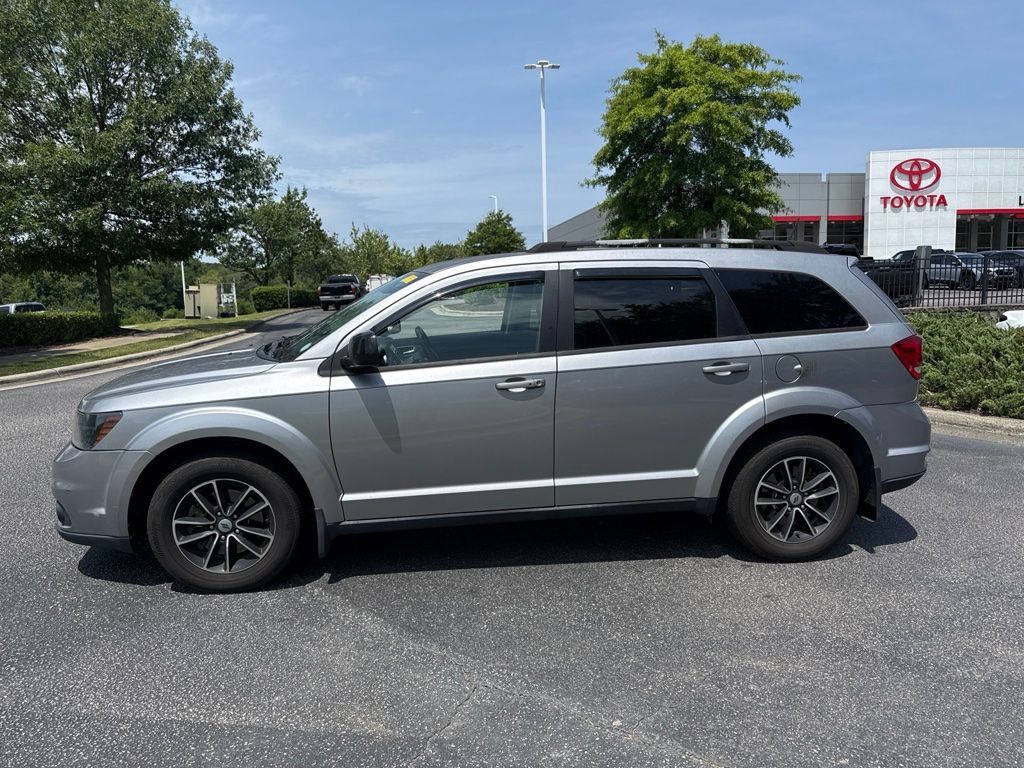 Used 2018 Dodge Journey SXT w/ Connectivity Group FWD image 3