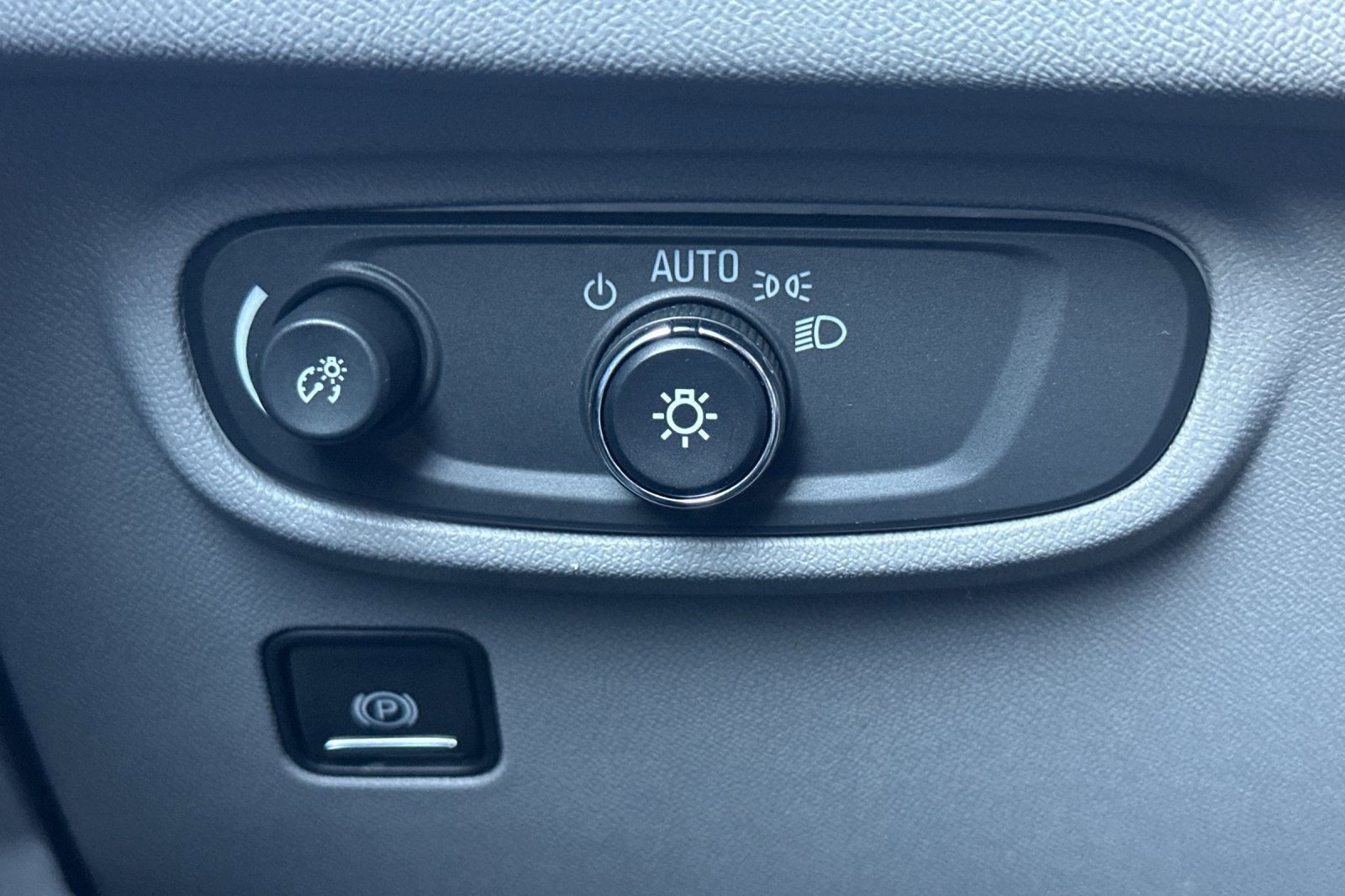 Used 2023 GMC Terrain SLE w/ Driver Convenience Package image 35