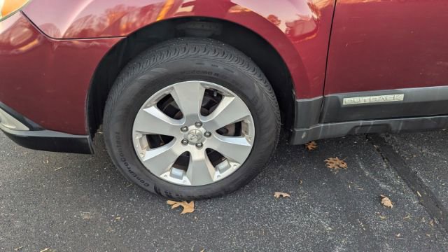 Used 2011 Subaru Outback 2.5i Premium w/ All-Weather Pkg image 9