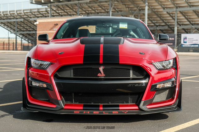 Used 2020 Ford Mustang Shelby GT500 w/ Carbon Fiber Track Pack image 13