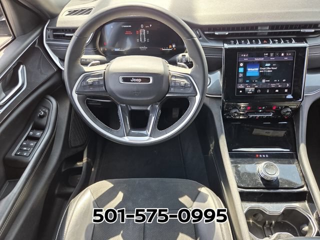 Used 2023 Jeep Grand Cherokee Altitude AWD/4WD image 12