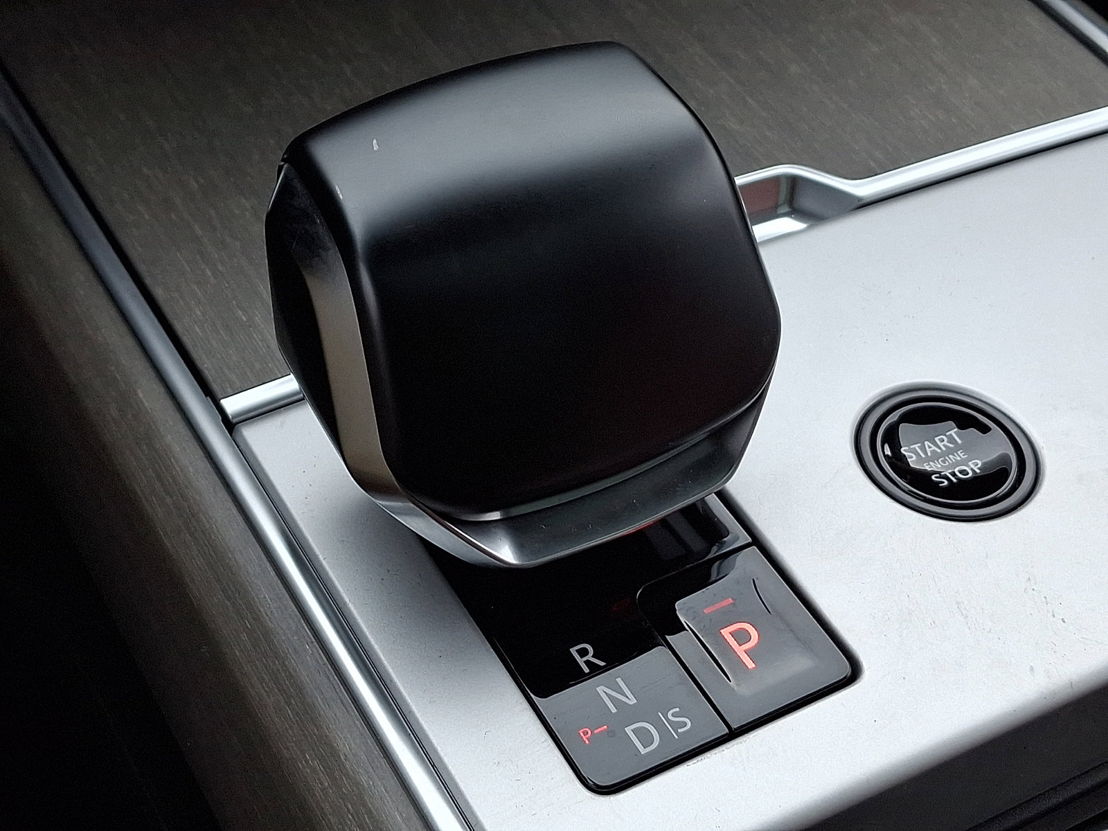 New 2026 Land Rover Range Rover SV image 13