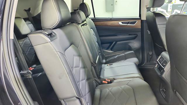 Used 2025 Volkswagen Atlas SE FWD image 28