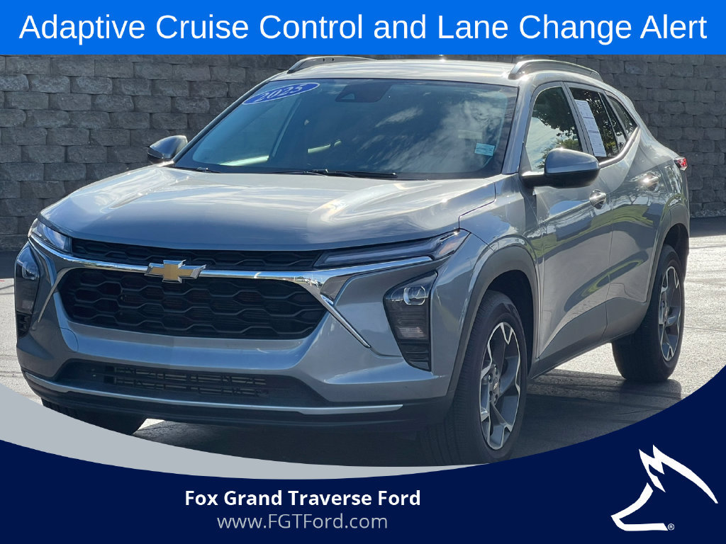 Used 2025 Chevrolet Trax LT w/ Driver Confidence Package FWD image 1