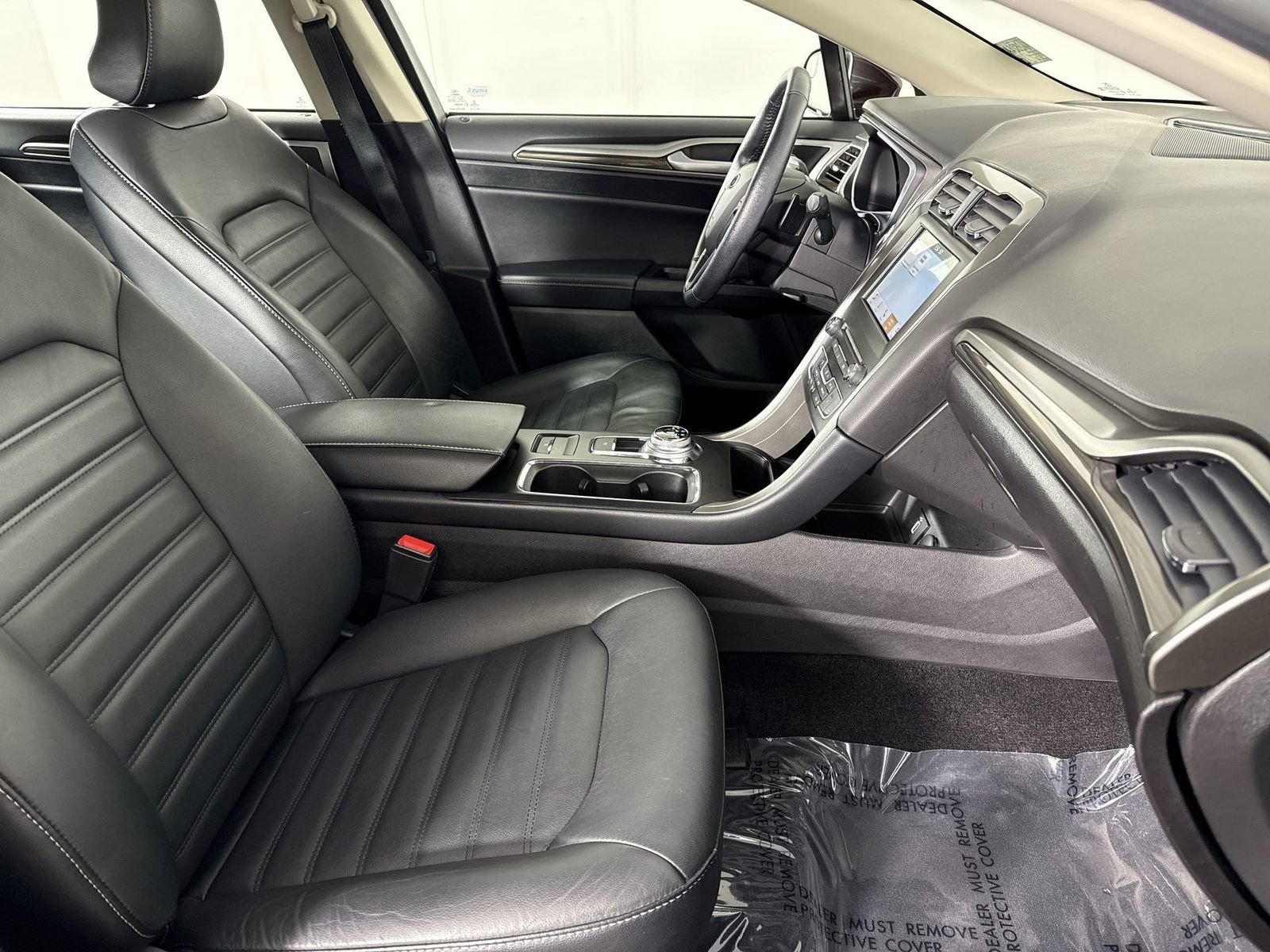 Used 2017 Ford Fusion SE w/ Fusion SE Technology Package image 36