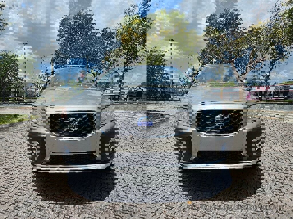 Used 2015 Volvo XC70 T5 Premier w/ Proximity Package FWD image 4