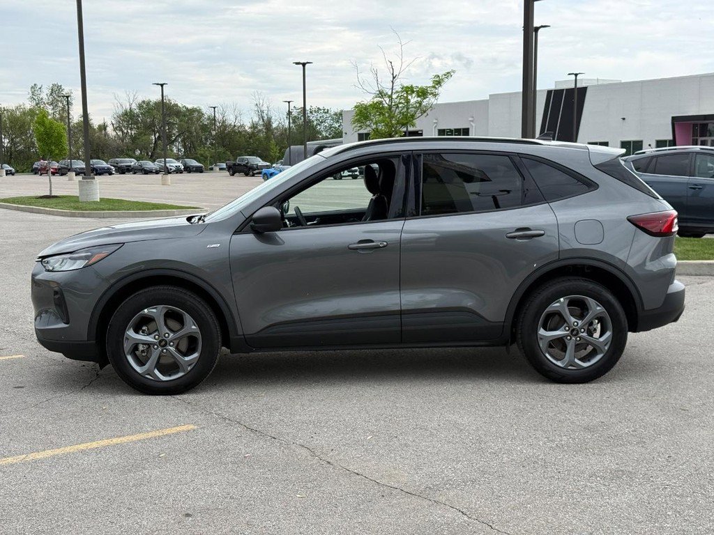 Used 2025 Ford Escape ST-Line AWD/4WD image 2