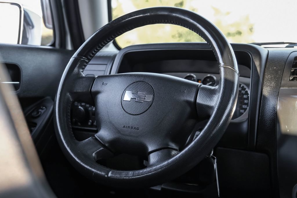 Used 2010 HUMMER H3 Luxury w/ Appearance Package image 15