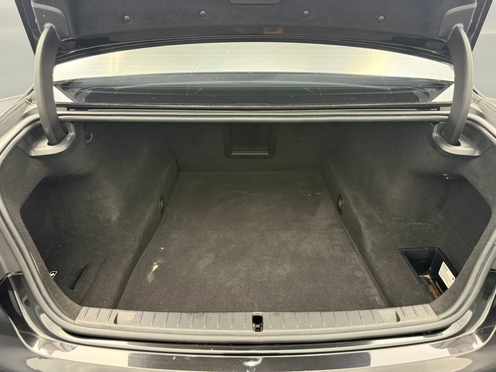 Used 2019 BMW 750i xDrive w/ Executive Package AWD/4WD image 36