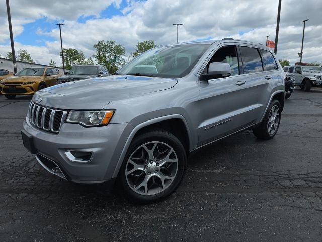 Used 2018 Jeep Grand Cherokee Limited AWD/4WD image 2