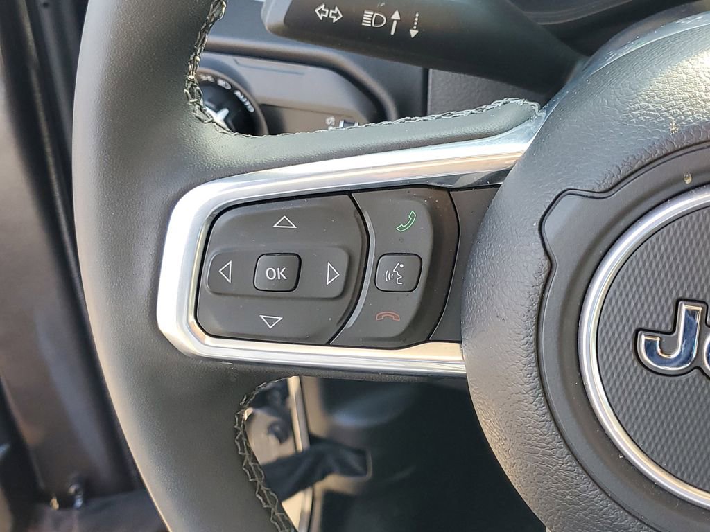Used 2025 Jeep Wrangler Unlimited Sahara AWD/4WD image 22